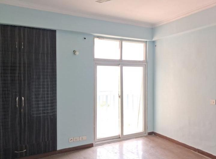 3 BHK Apartment in Amrapali princely estate sector-76, Noida up