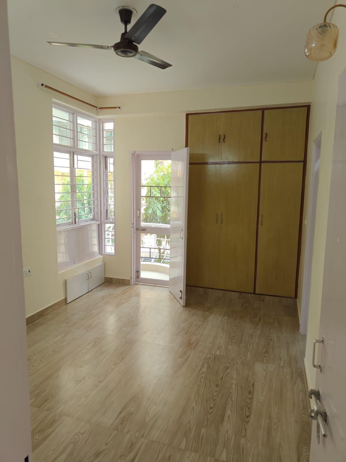 4 BHK Apartment in  Linkbay Residences Andheri West, Mumbai  photo 4