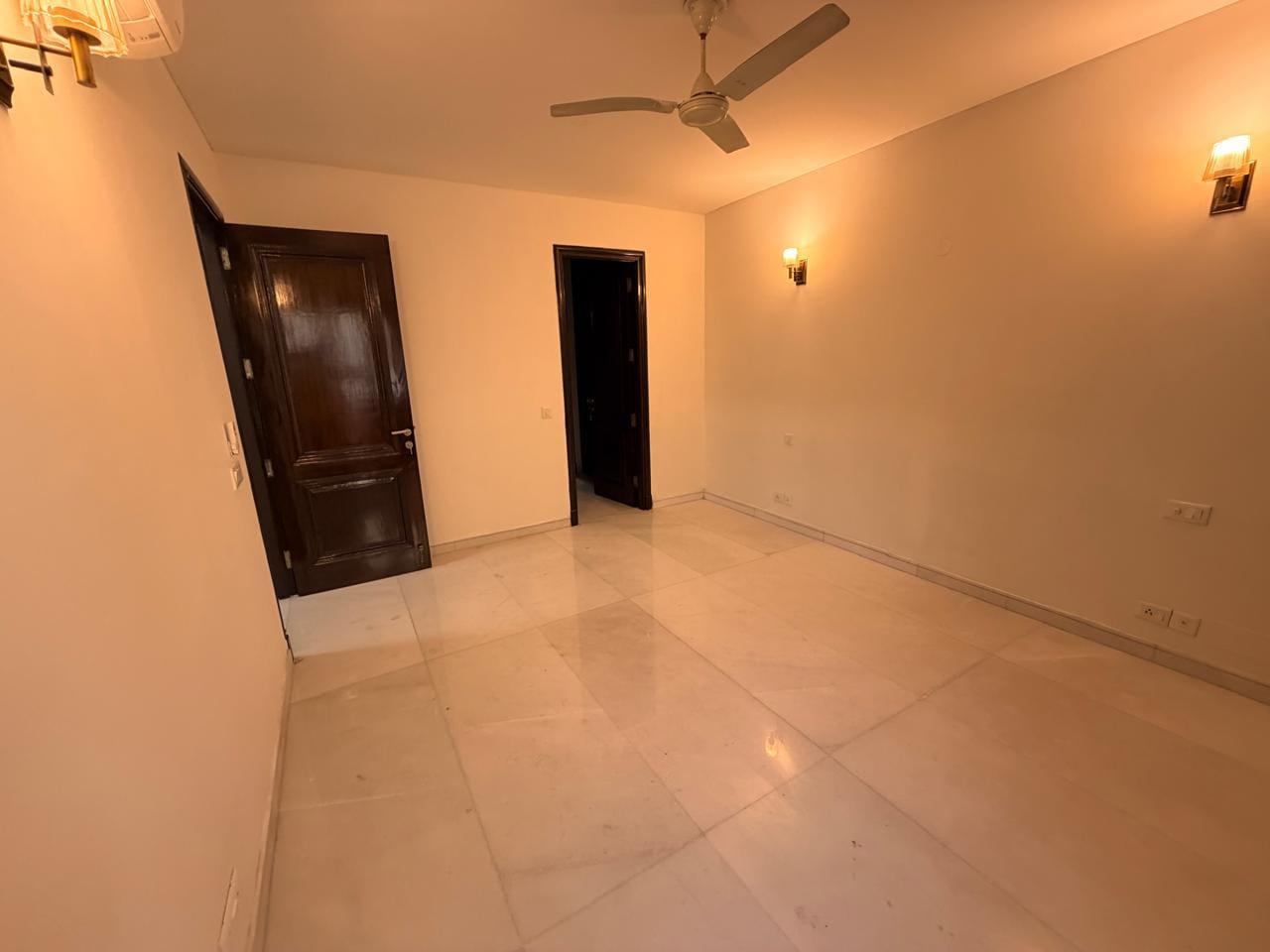 4 BHK Apartment in ABIL Mansion  Sea Face, Gamdevi, Mumbai photo 9