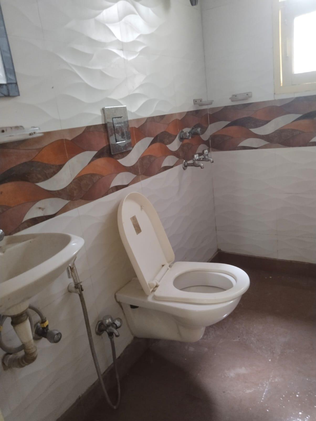 4 BHK Apartment in Sheth Montana  Mulund West, Mumbai photo 8