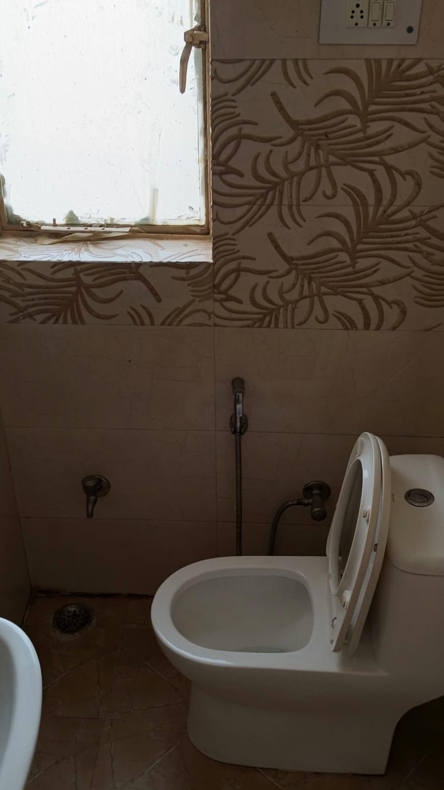 1 BHK Apartment in Shraddha Gold Crest Apartment in Kandivali west Mumbai photo 5