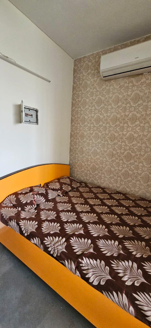 1 BHK Apartment in Shraddha Gold Crest Apartment in Kandivali west Mumbai photo 4