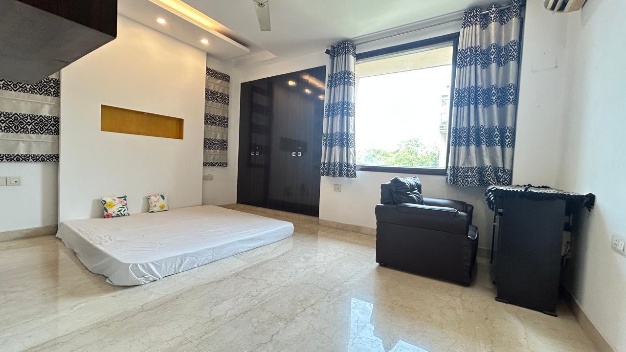 2 BHK Apartment in Shraddha Gold Crest Apartment in Kandivali west Mumbai photo 4