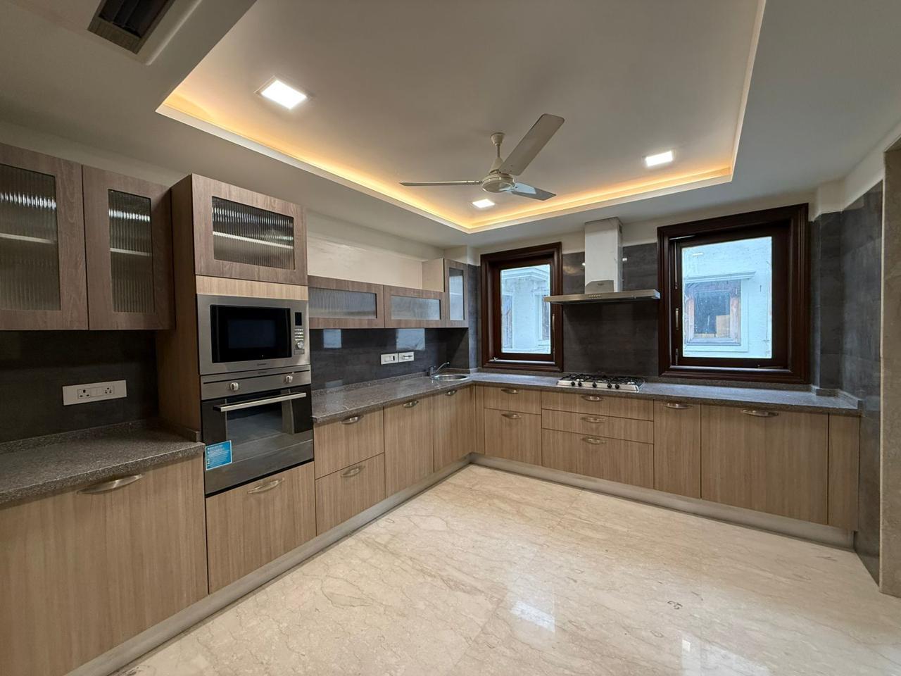 2 BHK Apartment in Shraddha Gold Crest Apartment in Kandivali west Mumbai photo 6