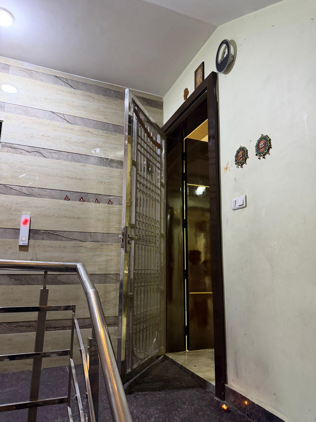 2 BHK Apartment in Sunbeam Heights Andheri West, Mumbai photo 6