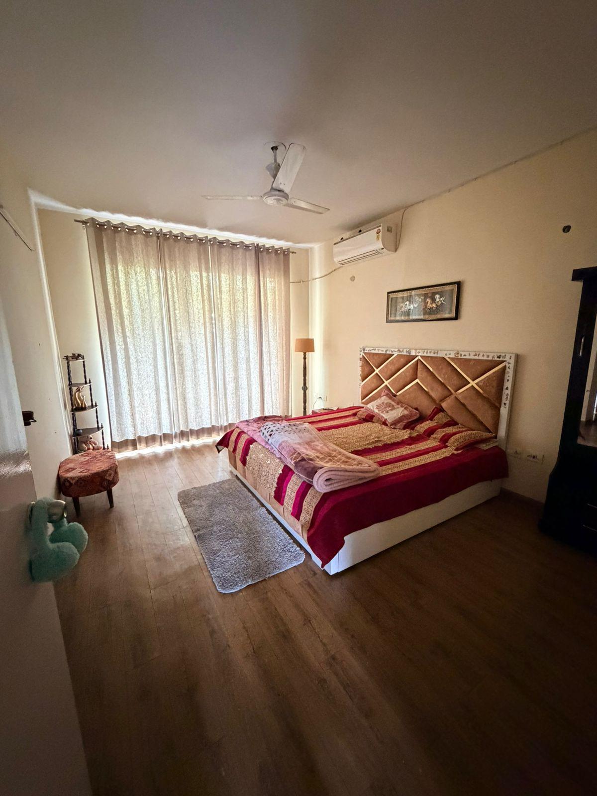 4 BHK Apartment in Lodha World Crest  Lower Parel, Mumbai photo 9