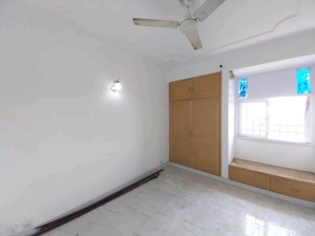 4 BHK Apartment in Meerabai apartment sector 5 dwarka delhi - View 2