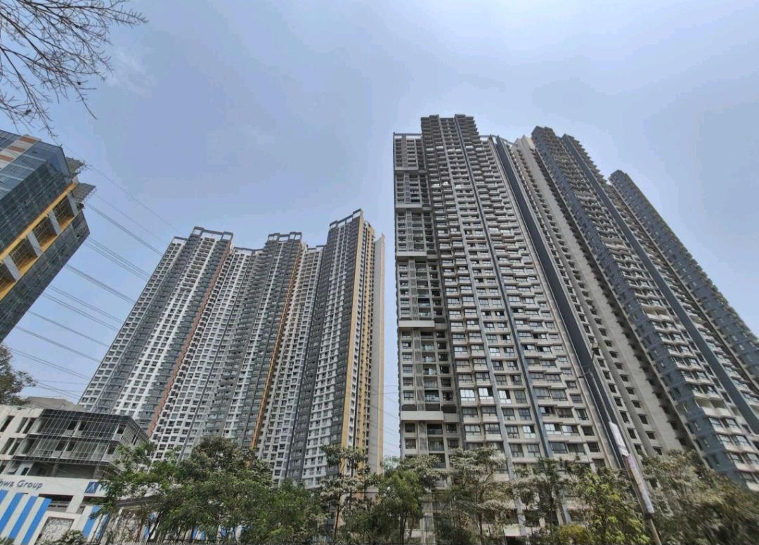 2 BHK Apartment in * Atmosphere 02 , Mulund West, Mumbai