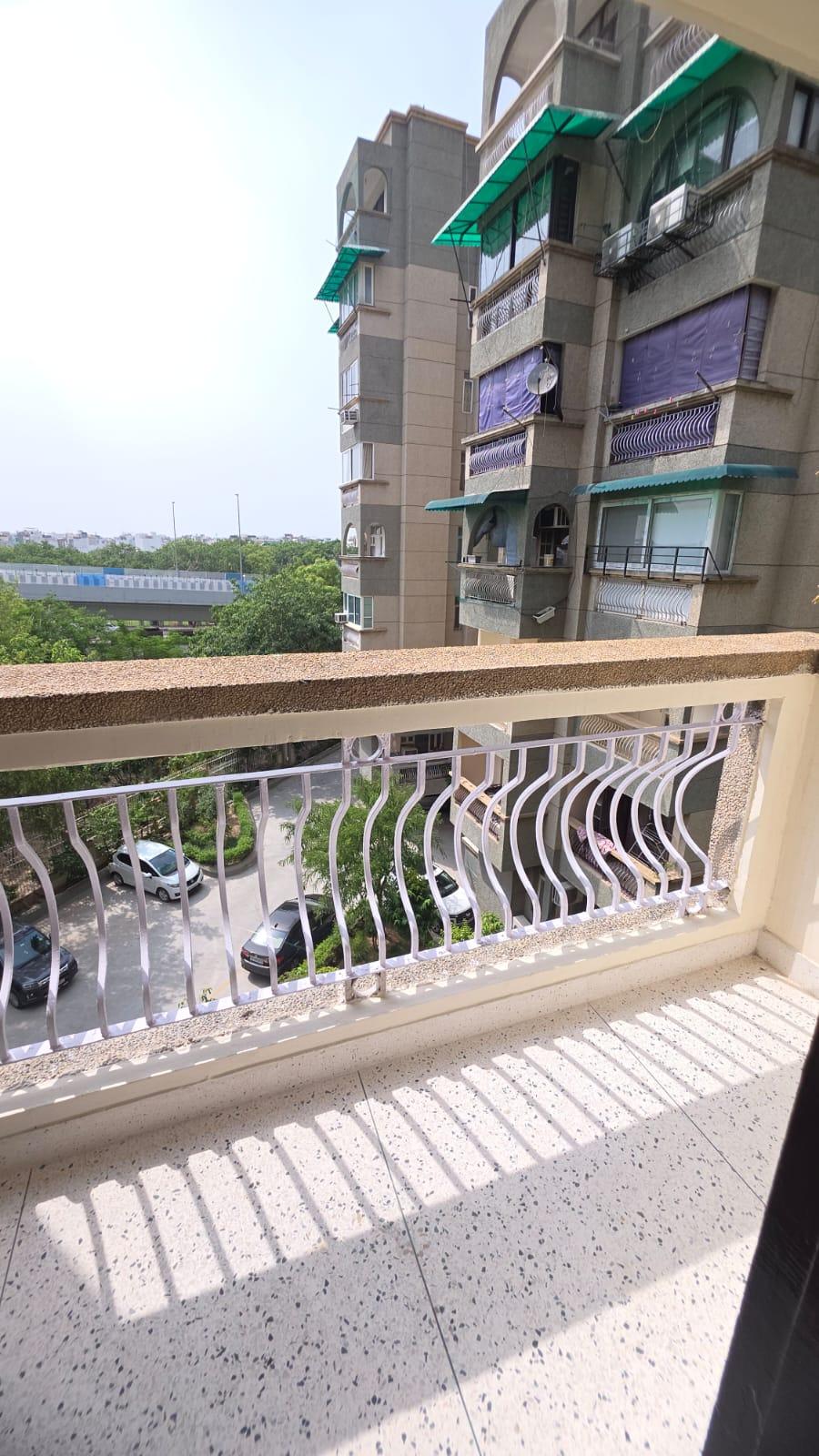 4 BHK Apartment in Navkar Palace Andheri West, Mumbai photo 9