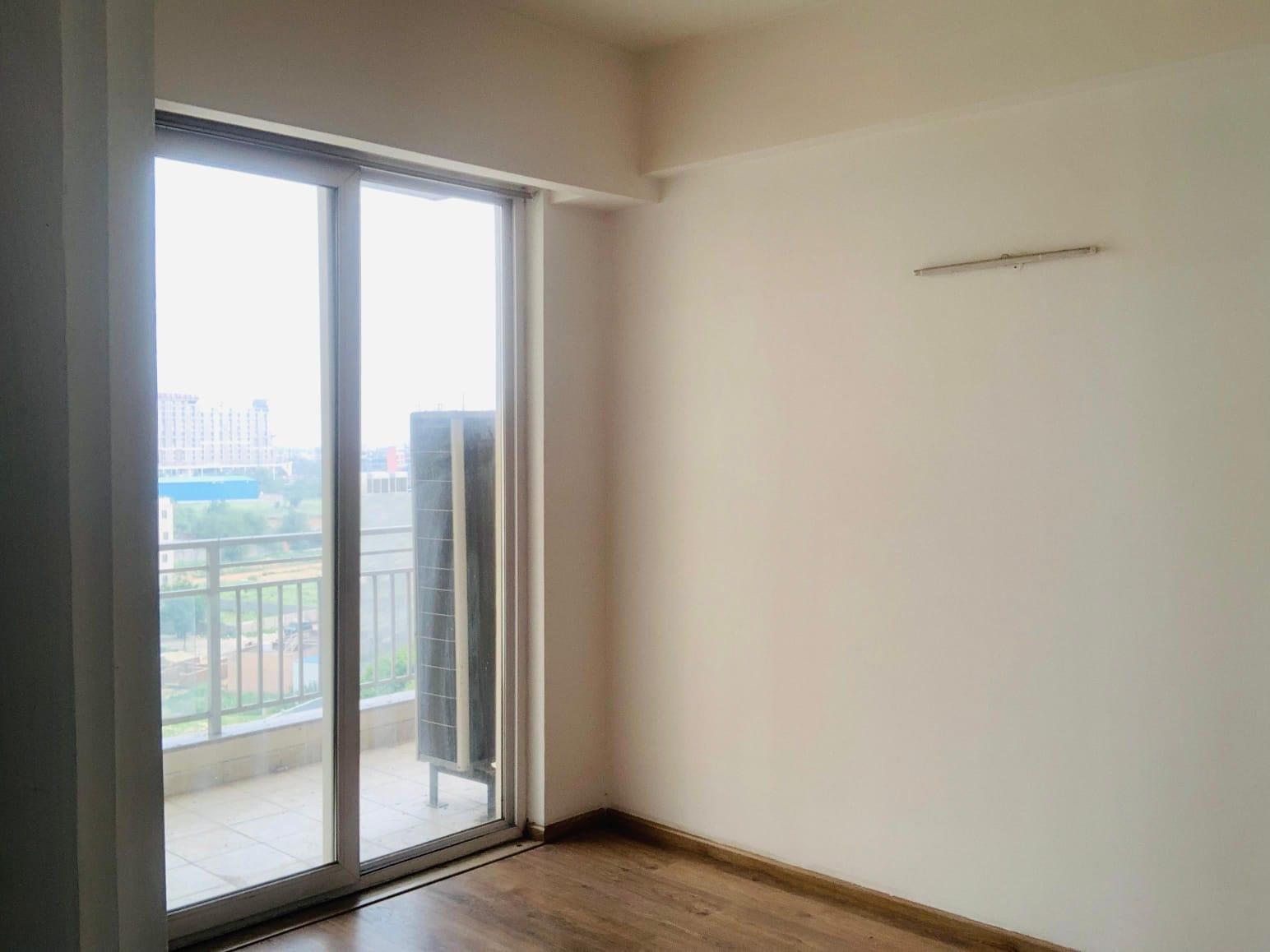2 BHK Apartment in Mindset Aum Laxmi Kusum Mulund, Mumbai photo 3