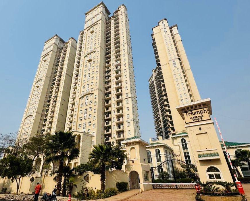 3 BHK Apartment in Yash Daivi Eterneety Poisar, Borivali West photo 1